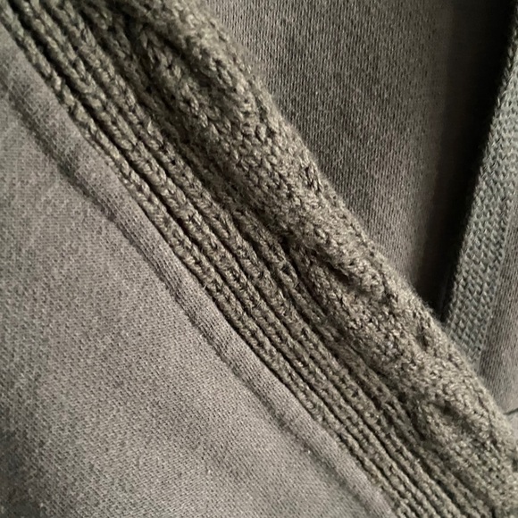 Army green hoodie, hardly worn in good condition - Picture 3 of 3